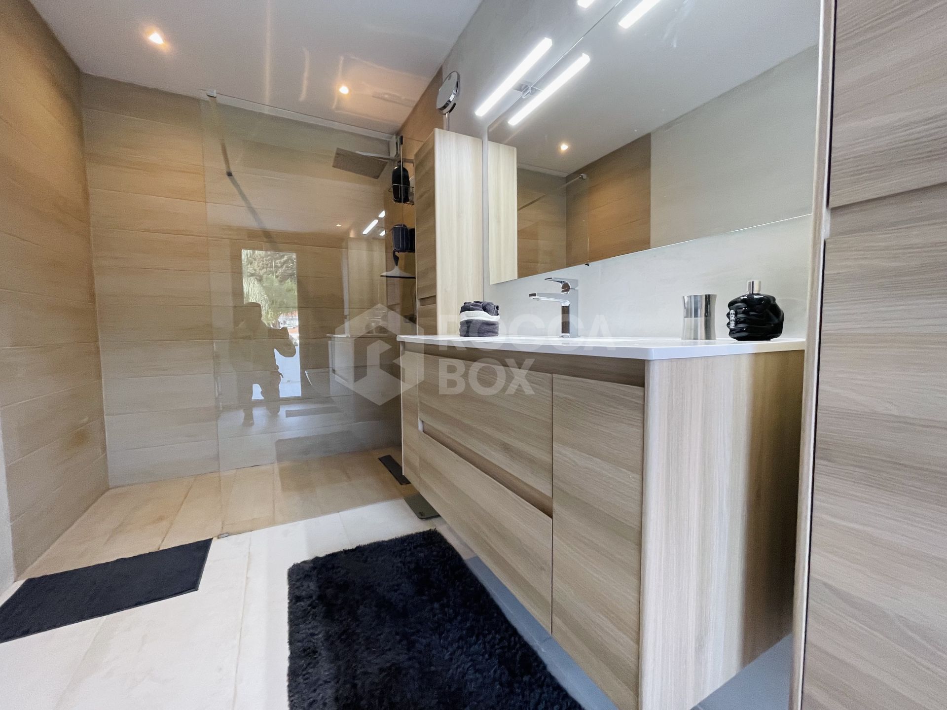 STYLISH, CONTEMPORARY VILLA SITUATED IN THE HEART OF NUEVA ANDALUCIA.