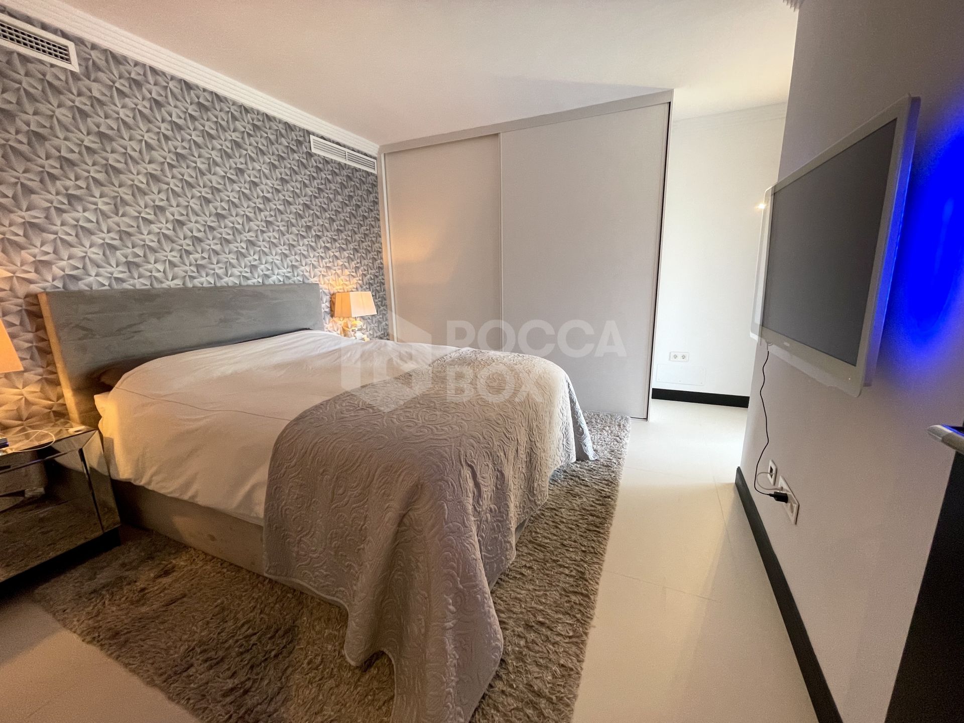 STYLISH, CONTEMPORARY VILLA SITUATED IN THE HEART OF NUEVA ANDALUCIA.