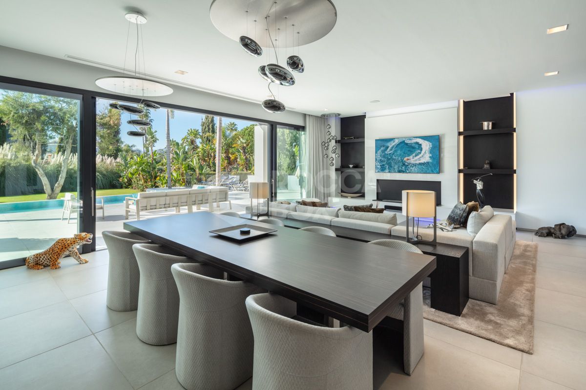 Elevate Your Lifestyle with this Contemporary Villa in the Heart of Nueva Andalucía