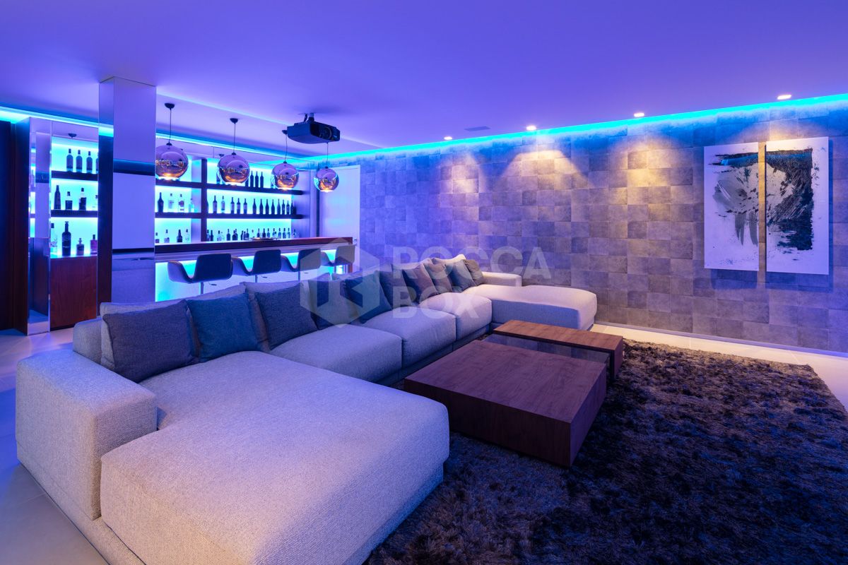 Elevate Your Lifestyle with this Contemporary Villa in the Heart of Nueva Andalucía