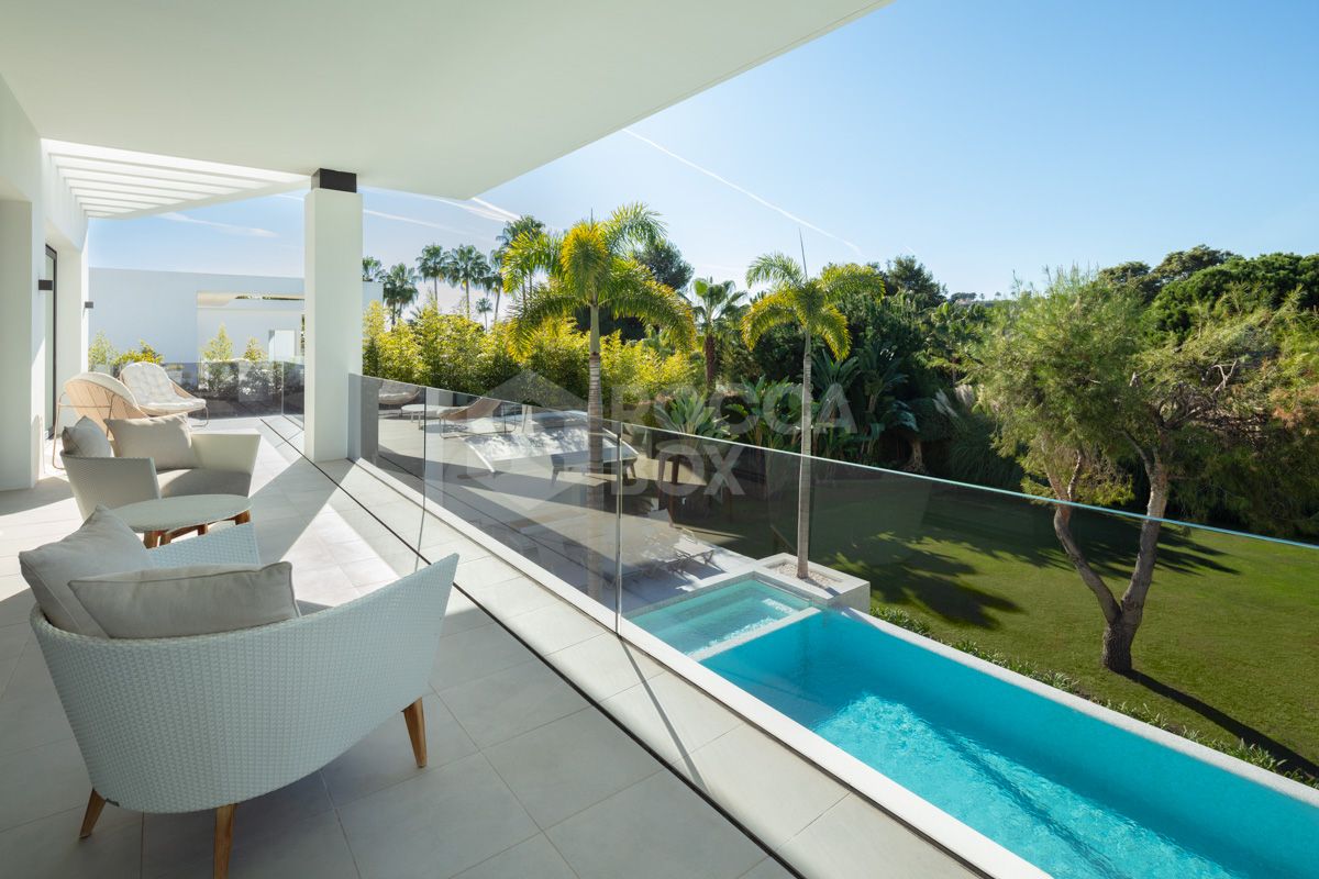 Elevate Your Lifestyle with this Contemporary Villa in the Heart of Nueva Andalucía