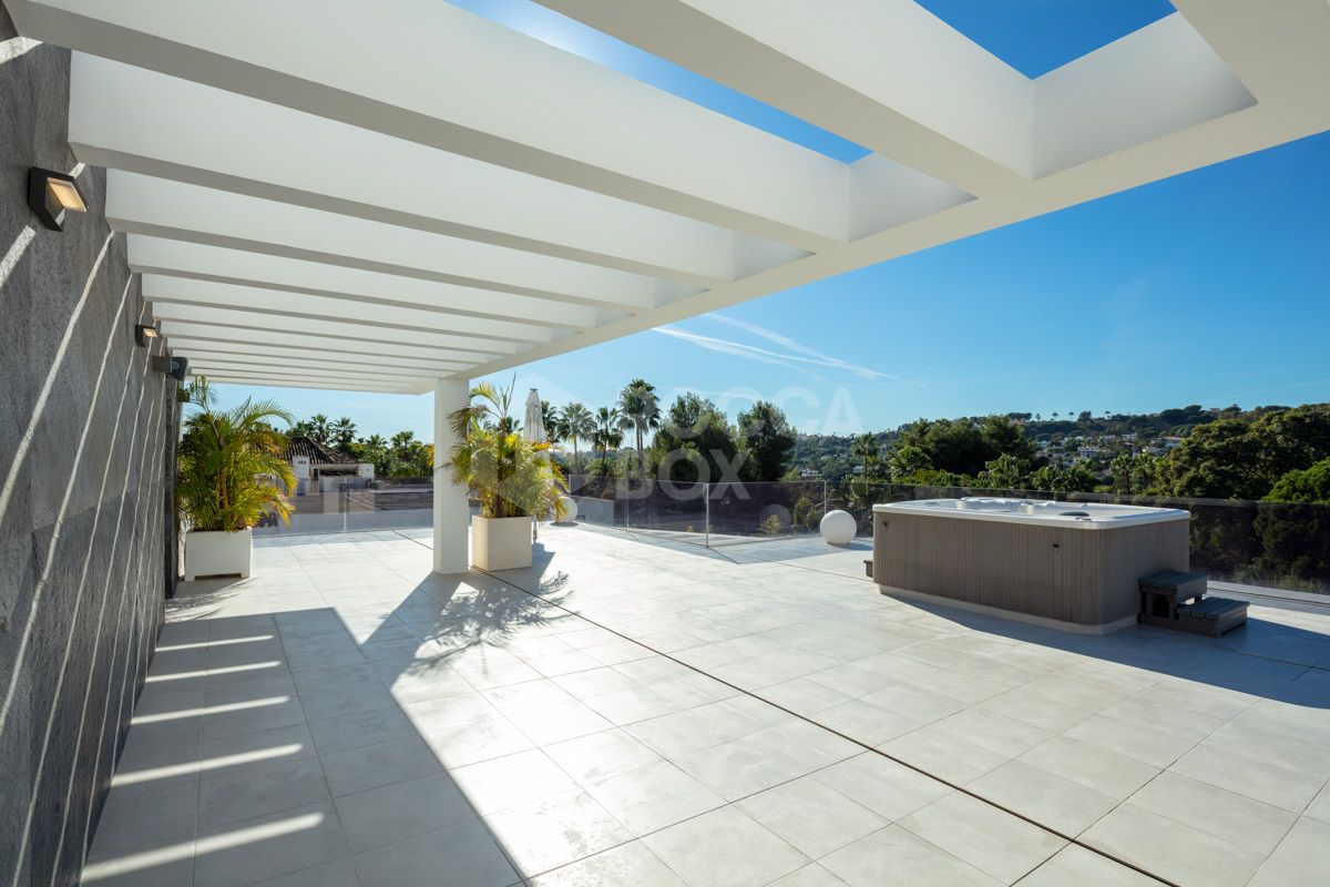 Elevate Your Lifestyle with this Contemporary Villa in the Heart of Nueva Andalucía