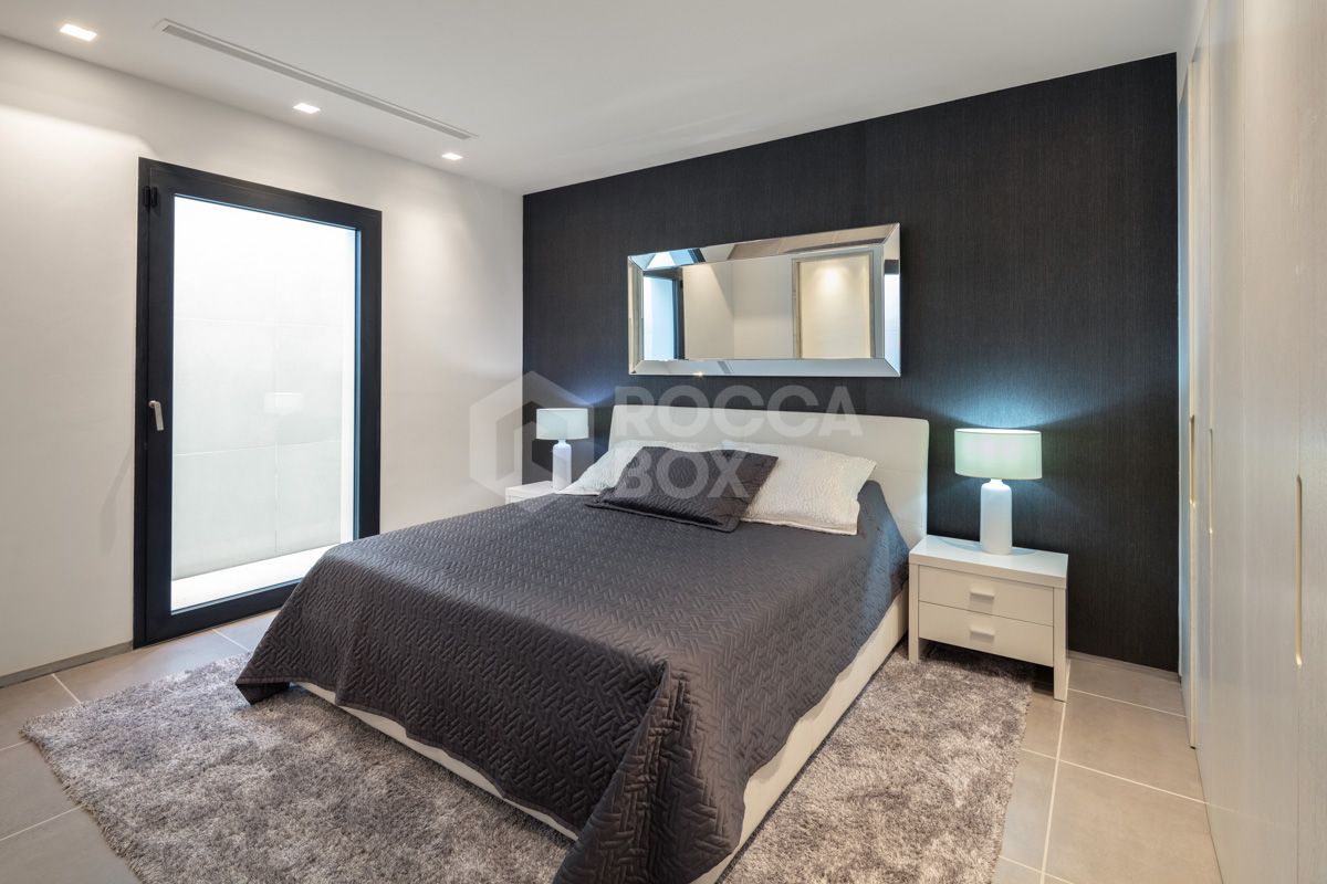 Elevate Your Lifestyle with this Contemporary Villa in the Heart of Nueva Andalucía