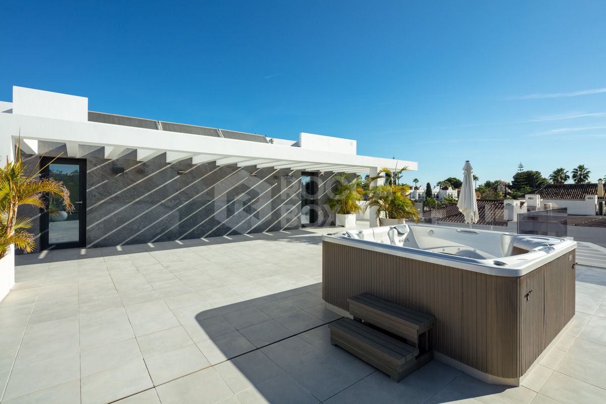 Elevate Your Lifestyle with this Contemporary Villa in the Heart of Nueva Andalucía