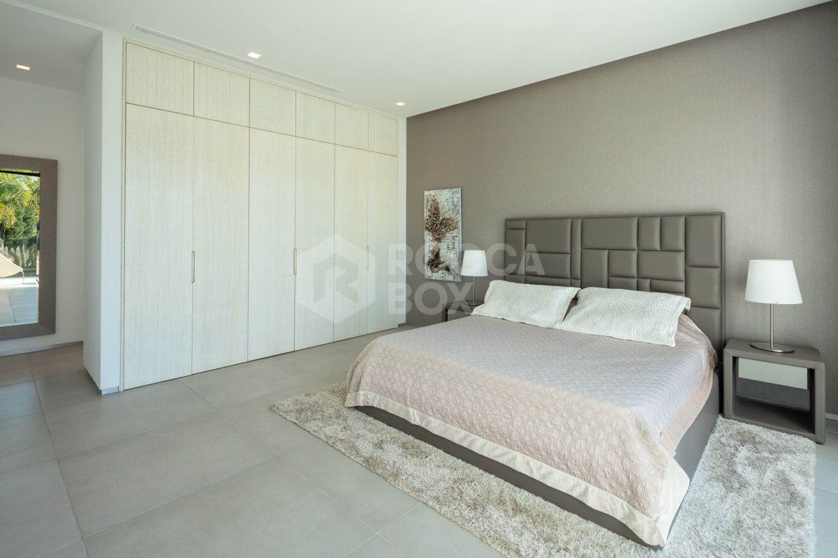 Elevate Your Lifestyle with this Contemporary Villa in the Heart of Nueva Andalucía