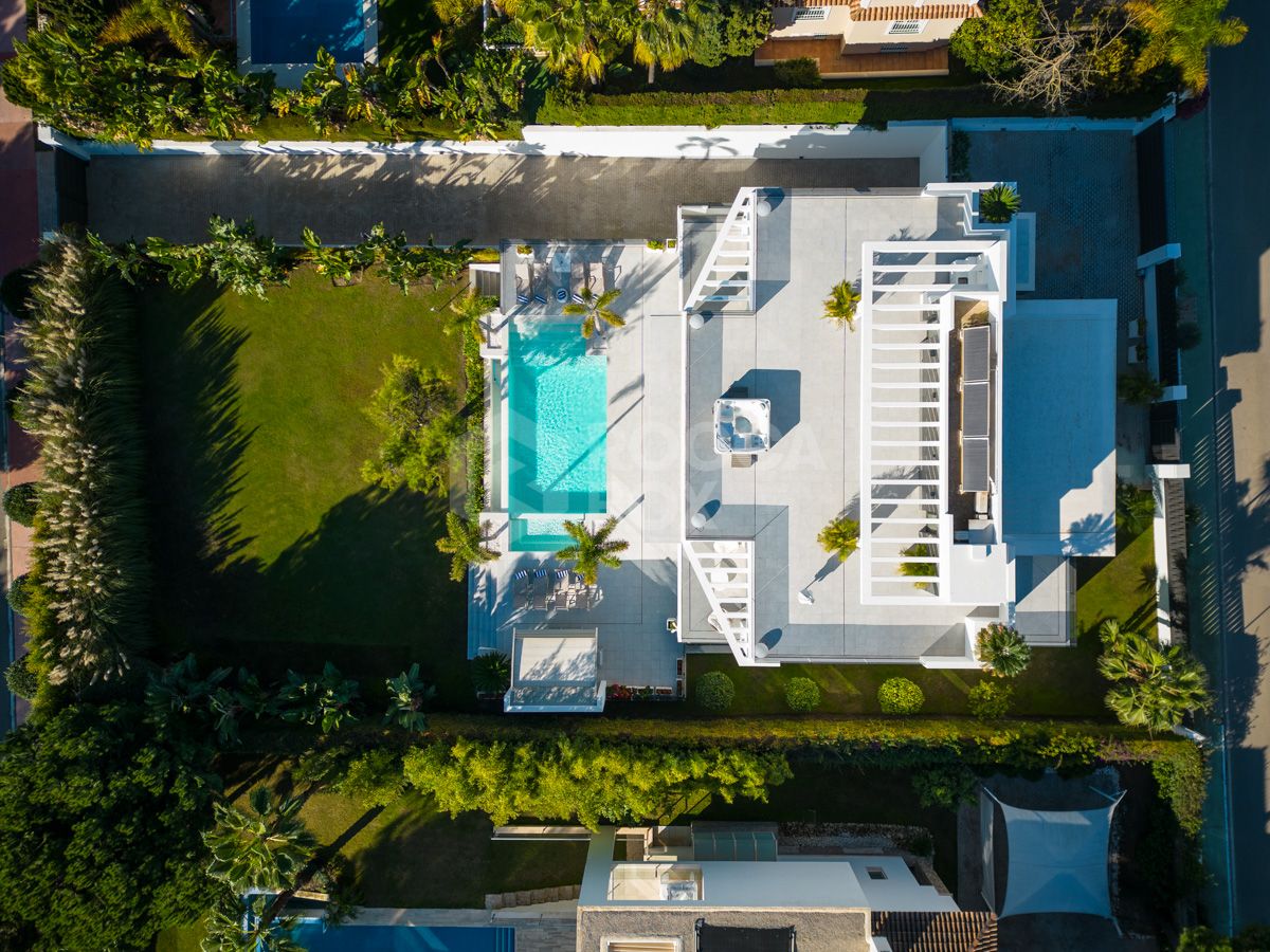 Elevate Your Lifestyle with this Contemporary Villa in the Heart of Nueva Andalucía