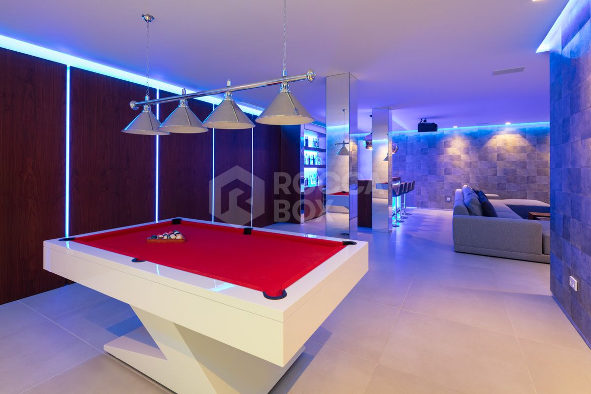 Elevate Your Lifestyle with this Contemporary Villa in the Heart of Nueva Andalucía