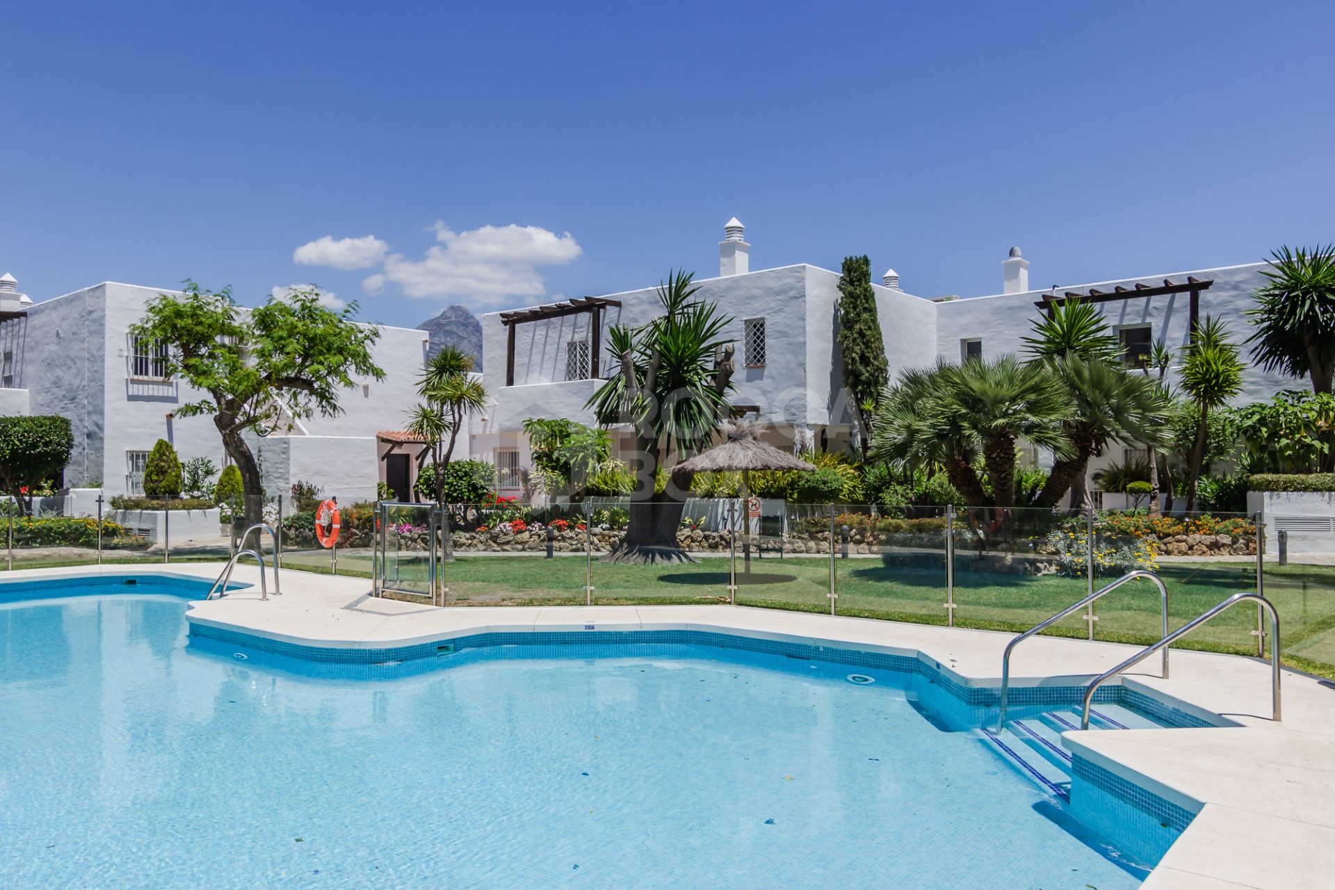 Indulge in the Serenity of this Exquisite Apartment with Captivating Views