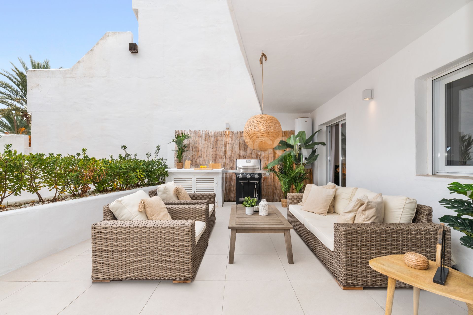 Indulge in the Serenity of this Exquisite Apartment with Captivating Views