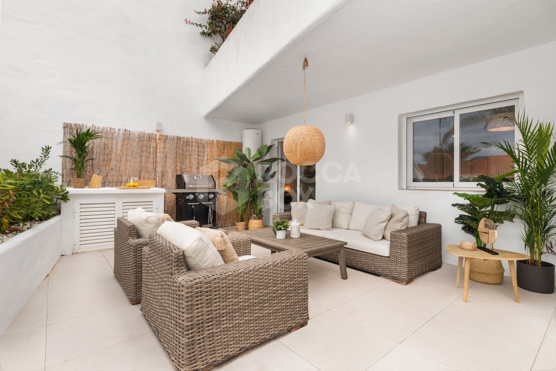 Indulge in the Serenity of this Exquisite Apartment with Captivating Views