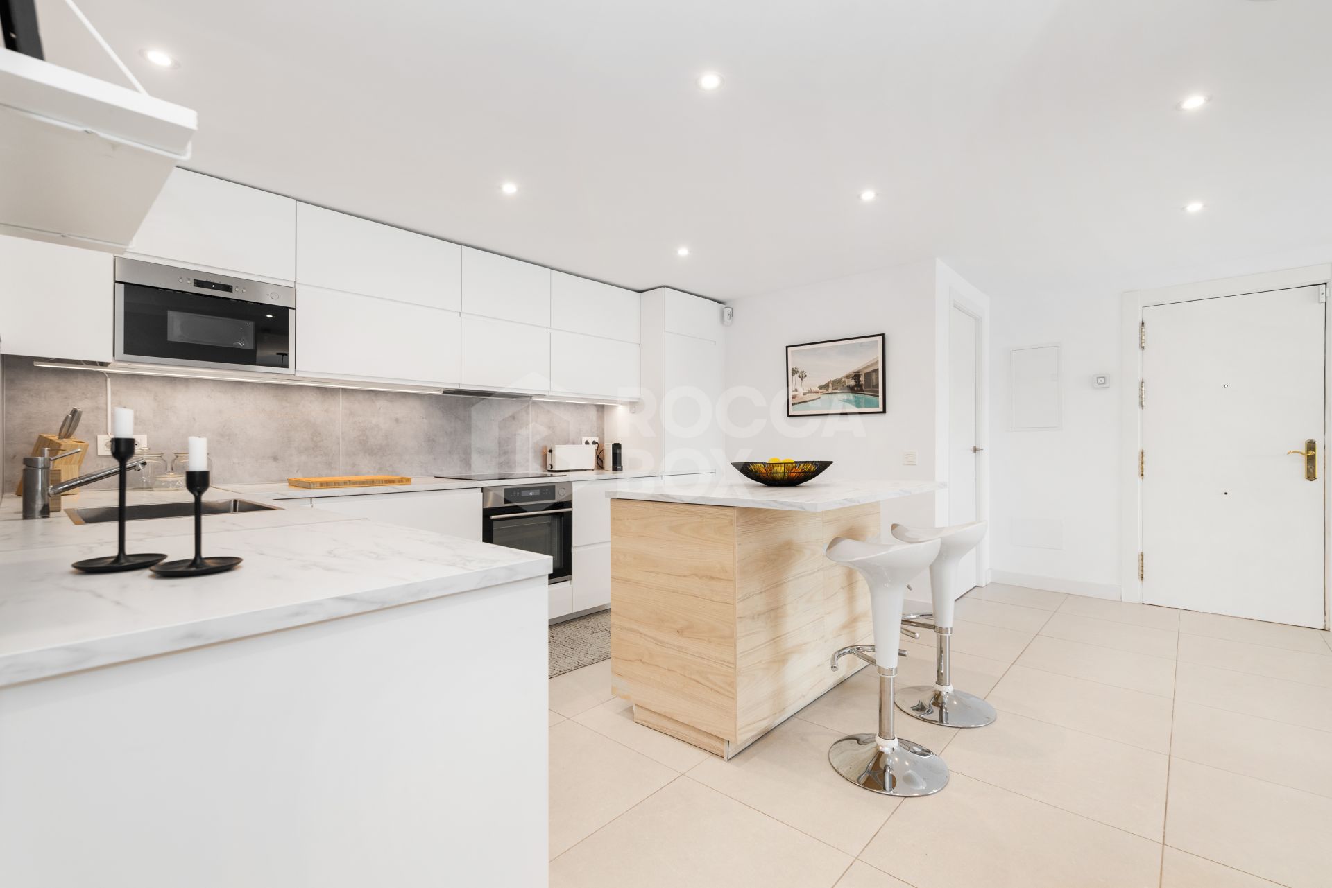 Indulge in the Serenity of this Exquisite Apartment with Captivating Views
