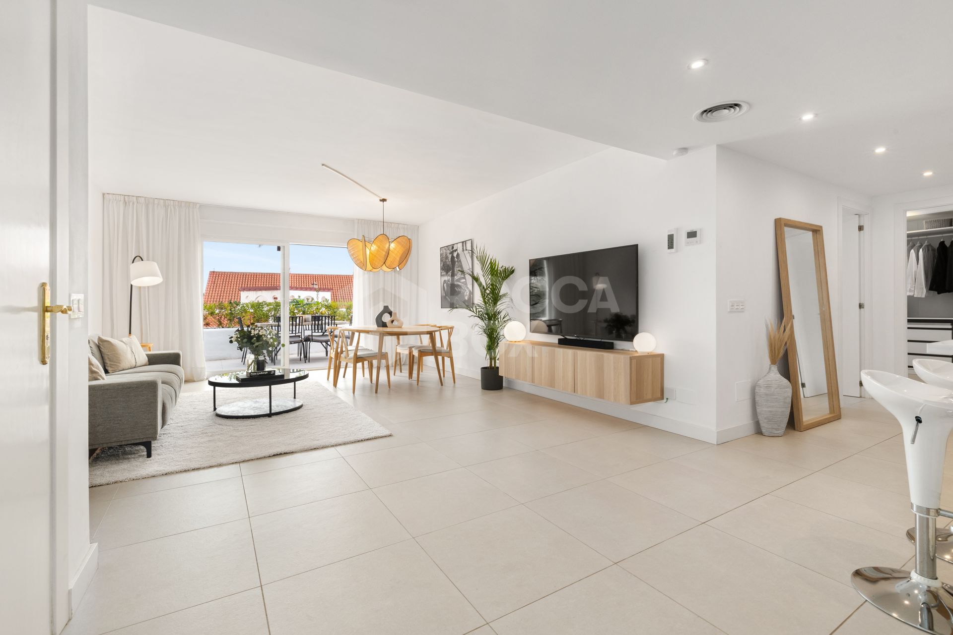 Indulge in the Serenity of this Exquisite Apartment with Captivating Views