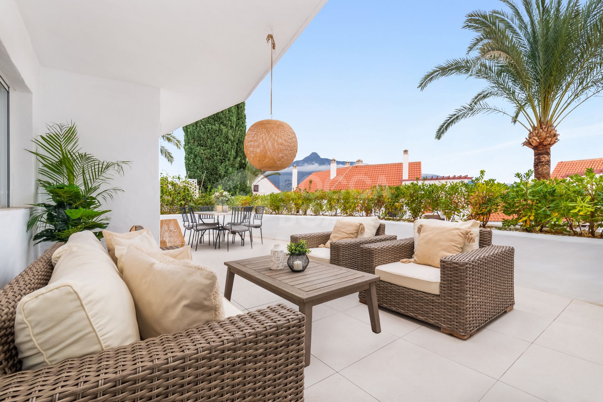 Indulge in the Serenity of this Exquisite Apartment with Captivating Views