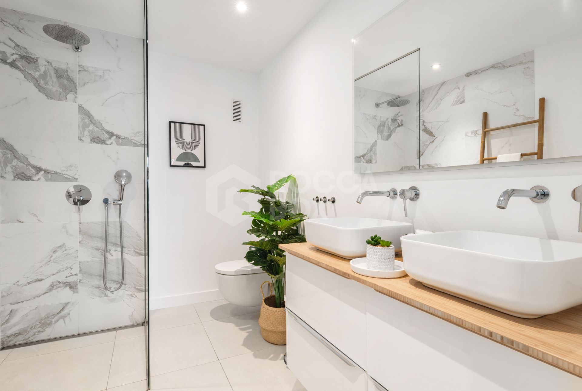 Indulge in the Serenity of this Exquisite Apartment with Captivating Views