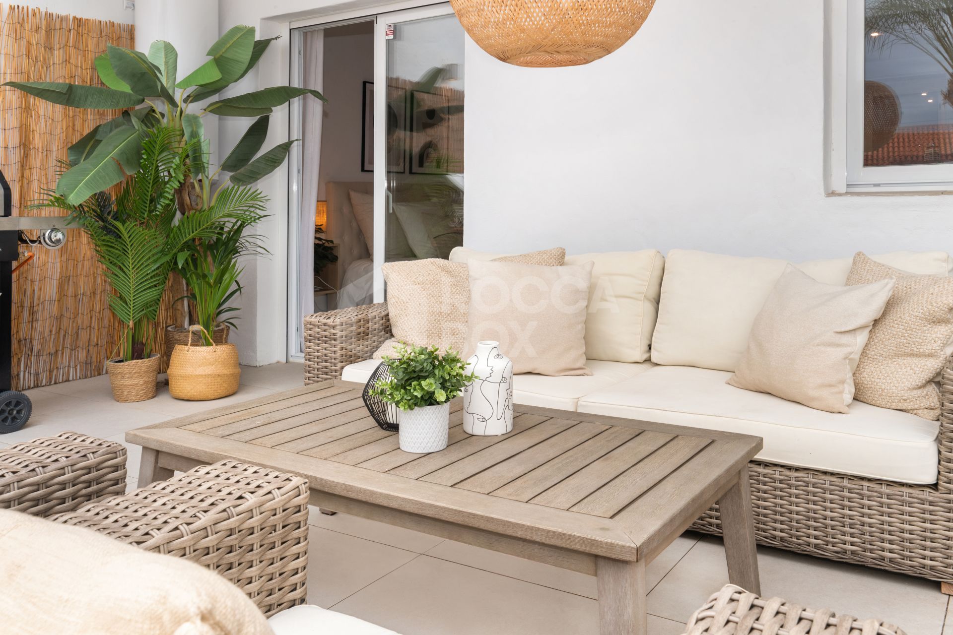 Indulge in the Serenity of this Exquisite Apartment with Captivating Views