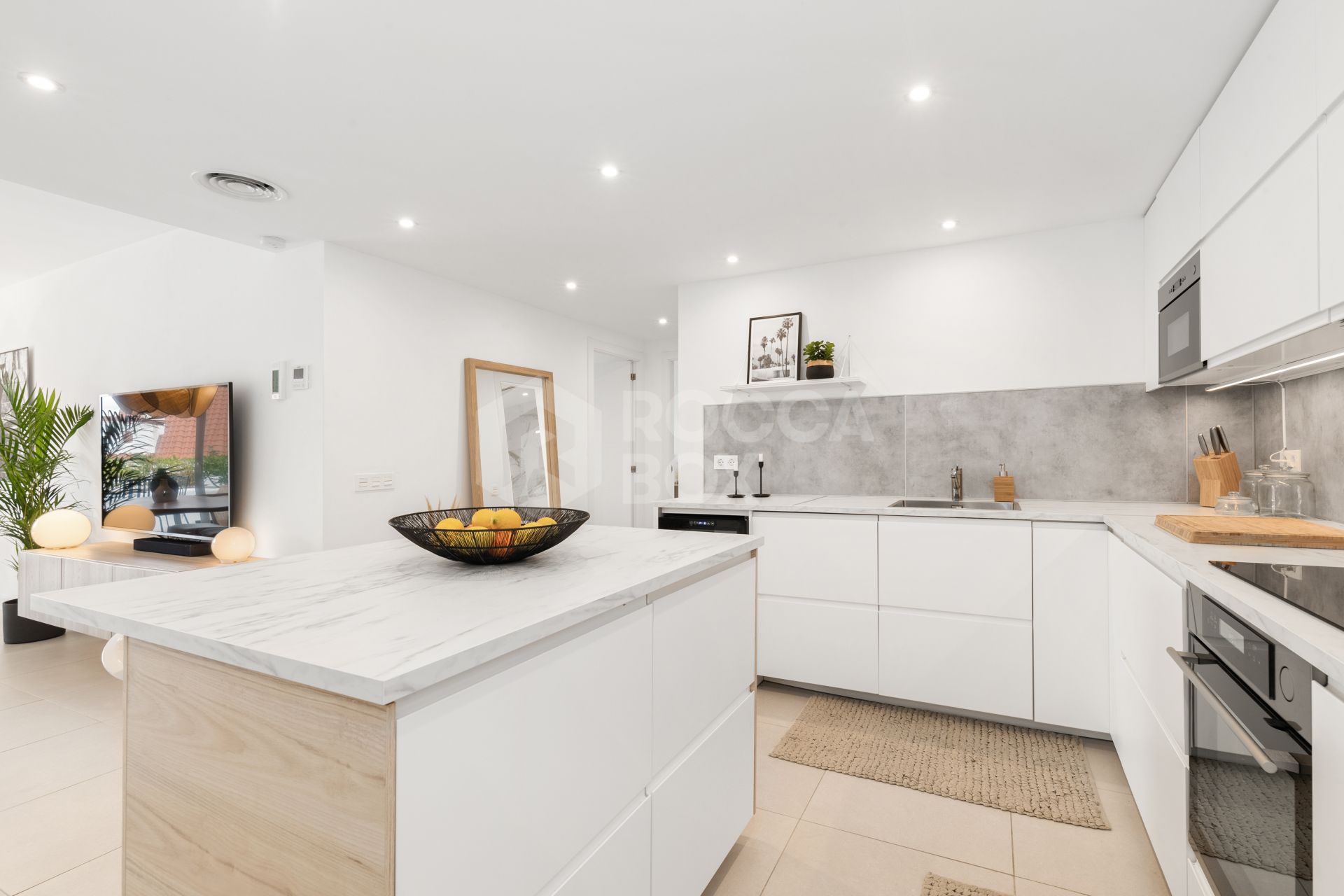 Indulge in the Serenity of this Exquisite Apartment with Captivating Views