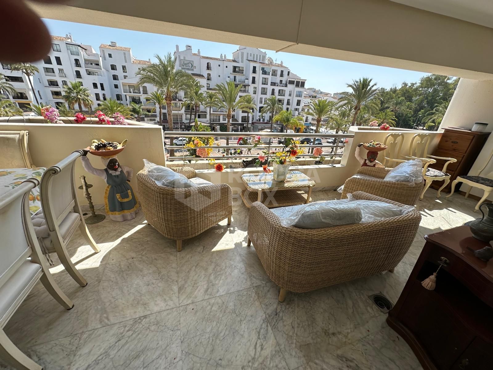 Elegant Beachside Apartment for Rent in Marbella's Prestigious Puerto Banus