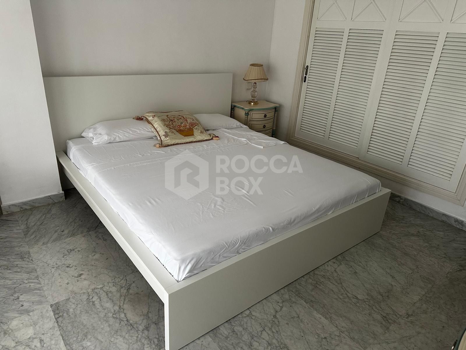 Elegant Beachside Apartment for Rent in Marbella's Prestigious Puerto Banus