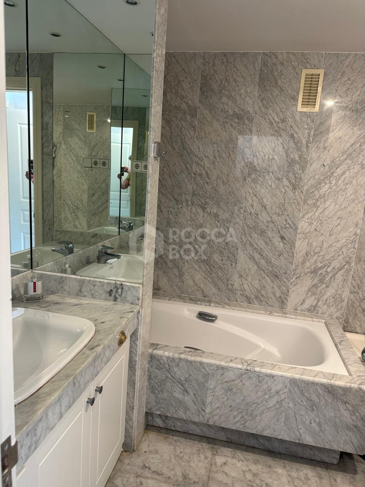 Elegant Beachside Apartment for Rent in Marbella's Prestigious Puerto Banus