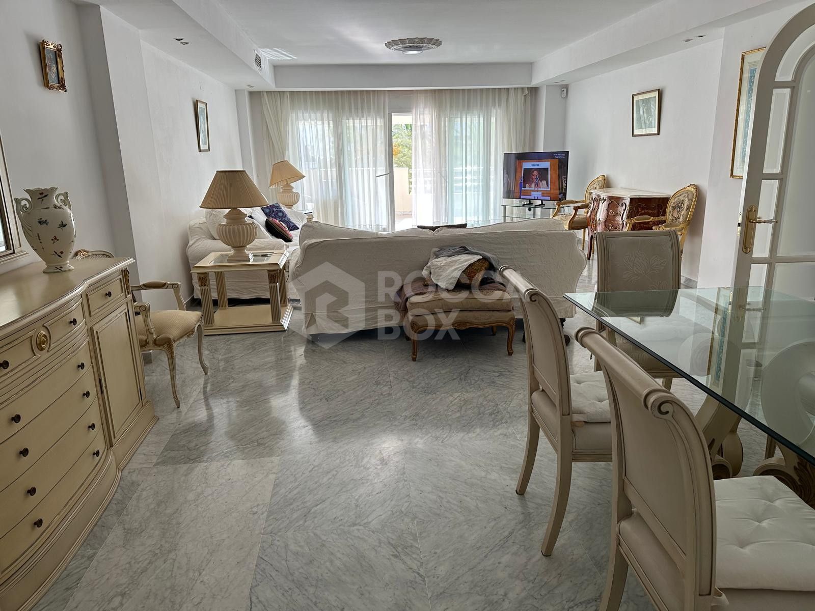 Elegant Beachside Apartment for Rent in Marbella's Prestigious Puerto Banus