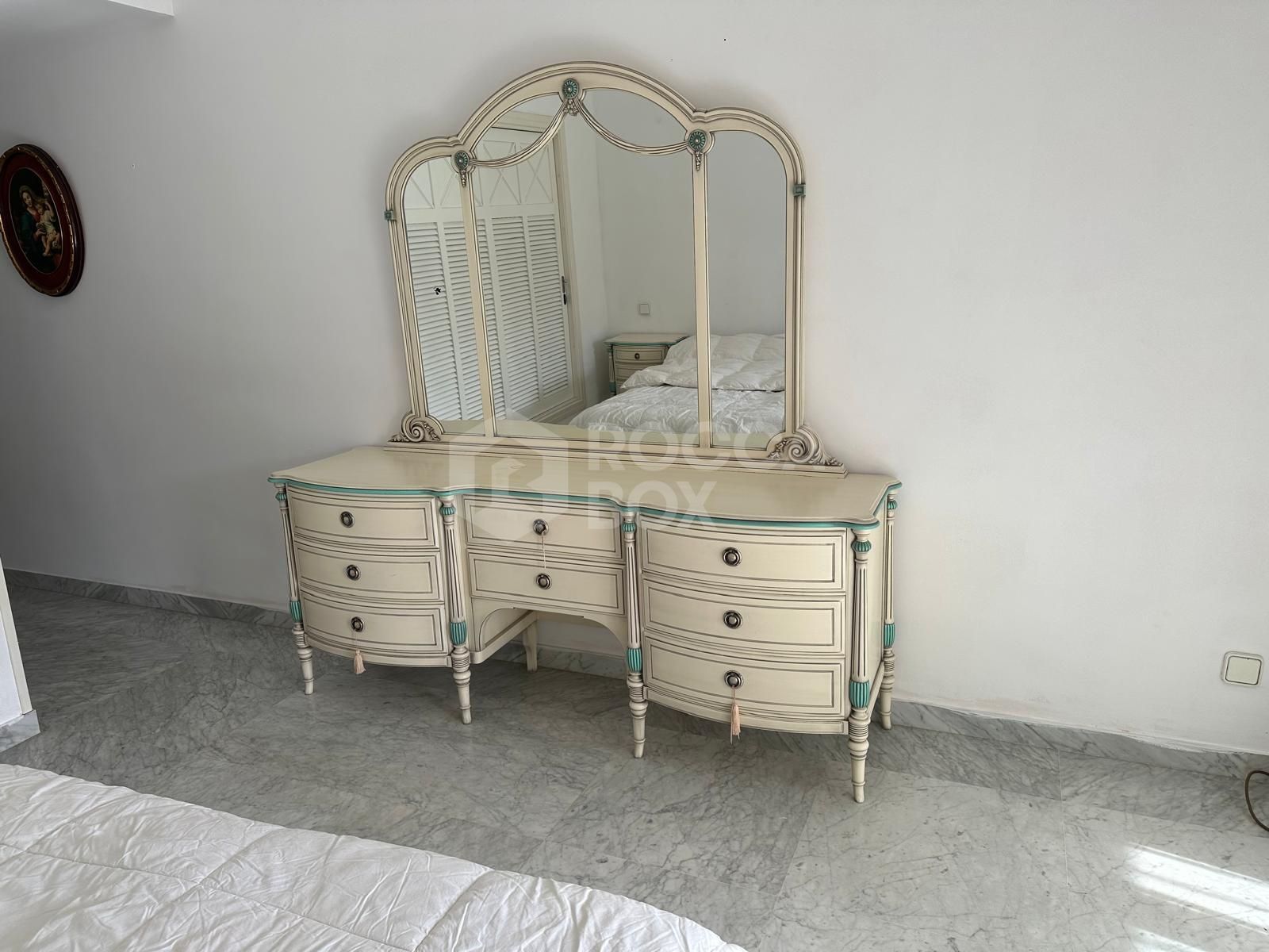 Elegant Beachside Apartment for Rent in Marbella's Prestigious Puerto Banus