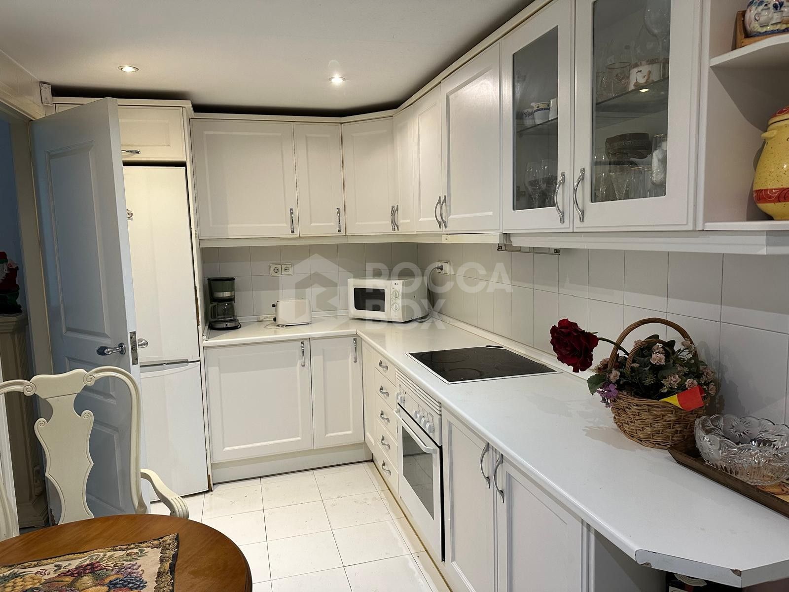 Elegant Beachside Apartment for Rent in Marbella's Prestigious Puerto Banus