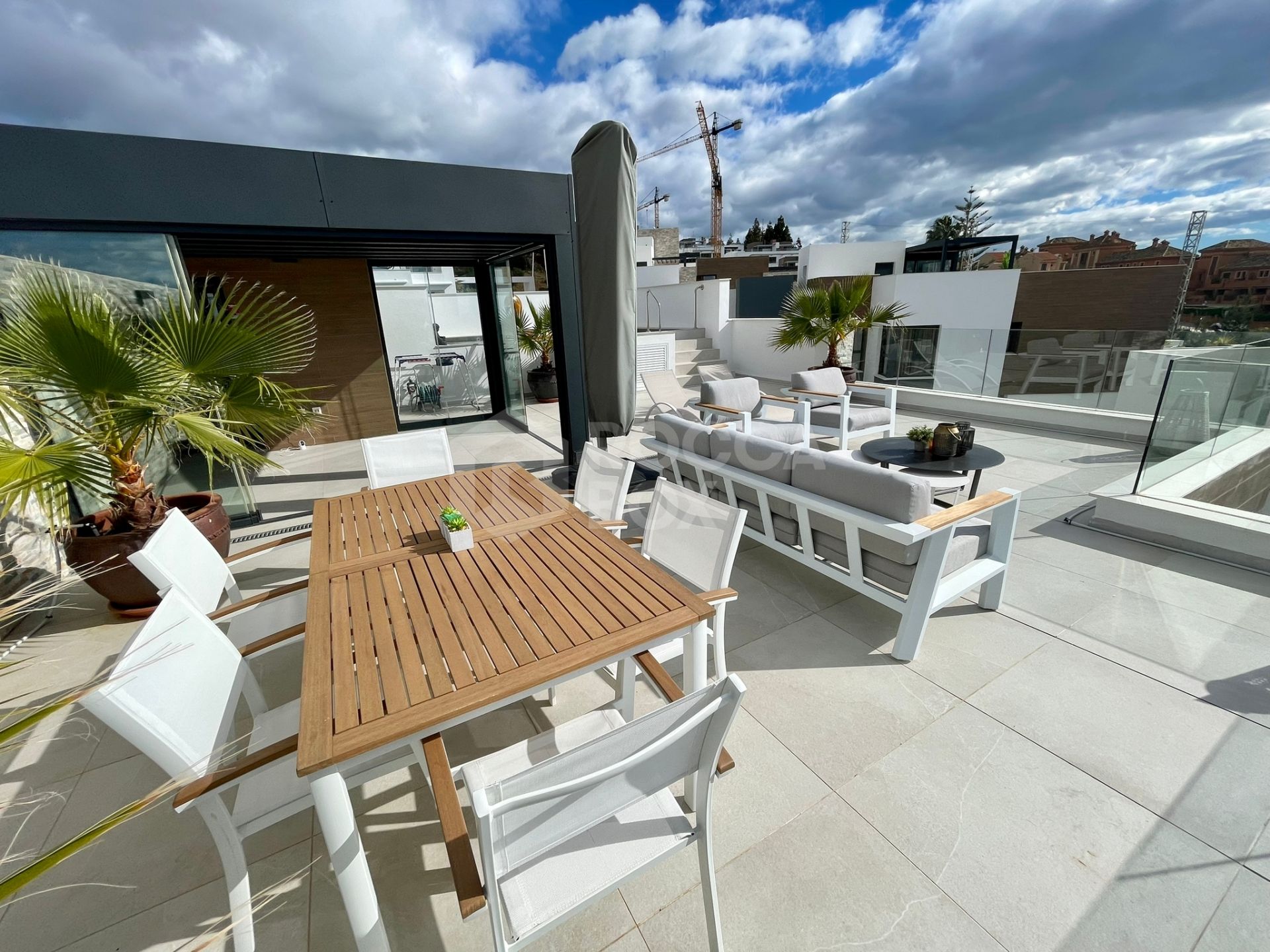 DUPLEX PENTHOUSE WITH PRIVATE ROOFTOP SWIMMING POOL