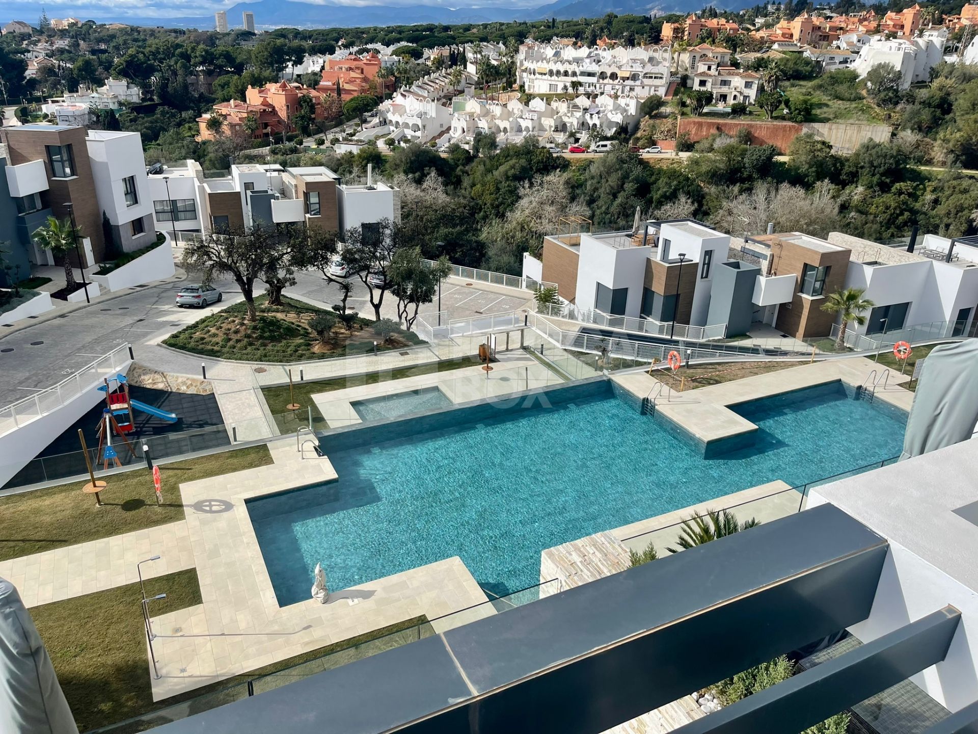 DUPLEX PENTHOUSE WITH PRIVATE ROOFTOP SWIMMING POOL