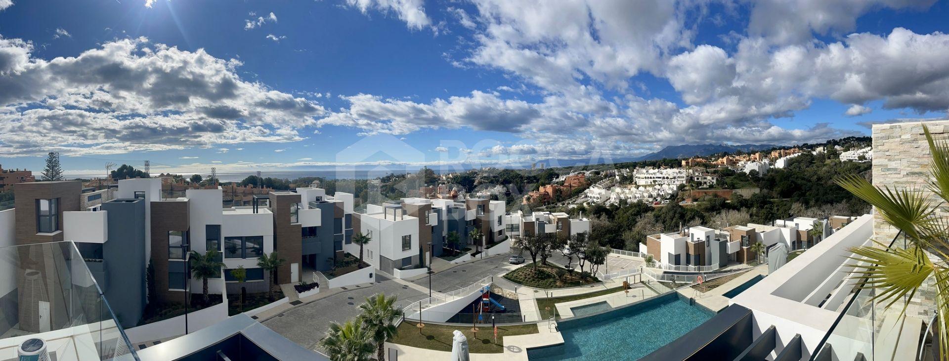 DUPLEX PENTHOUSE WITH PRIVATE ROOFTOP SWIMMING POOL