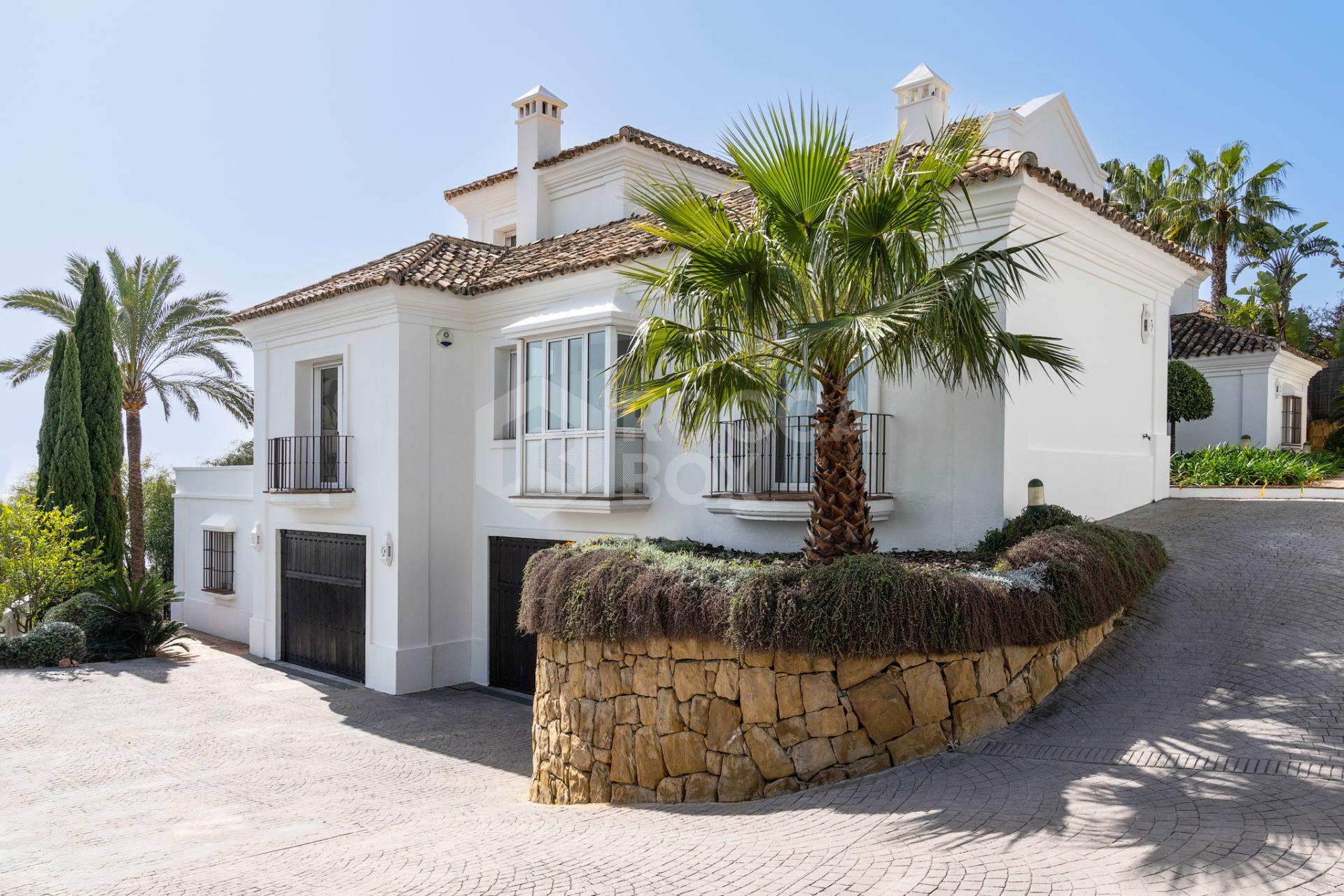 Exquisite Villa with Panoramic Views in Los Monteros Altos