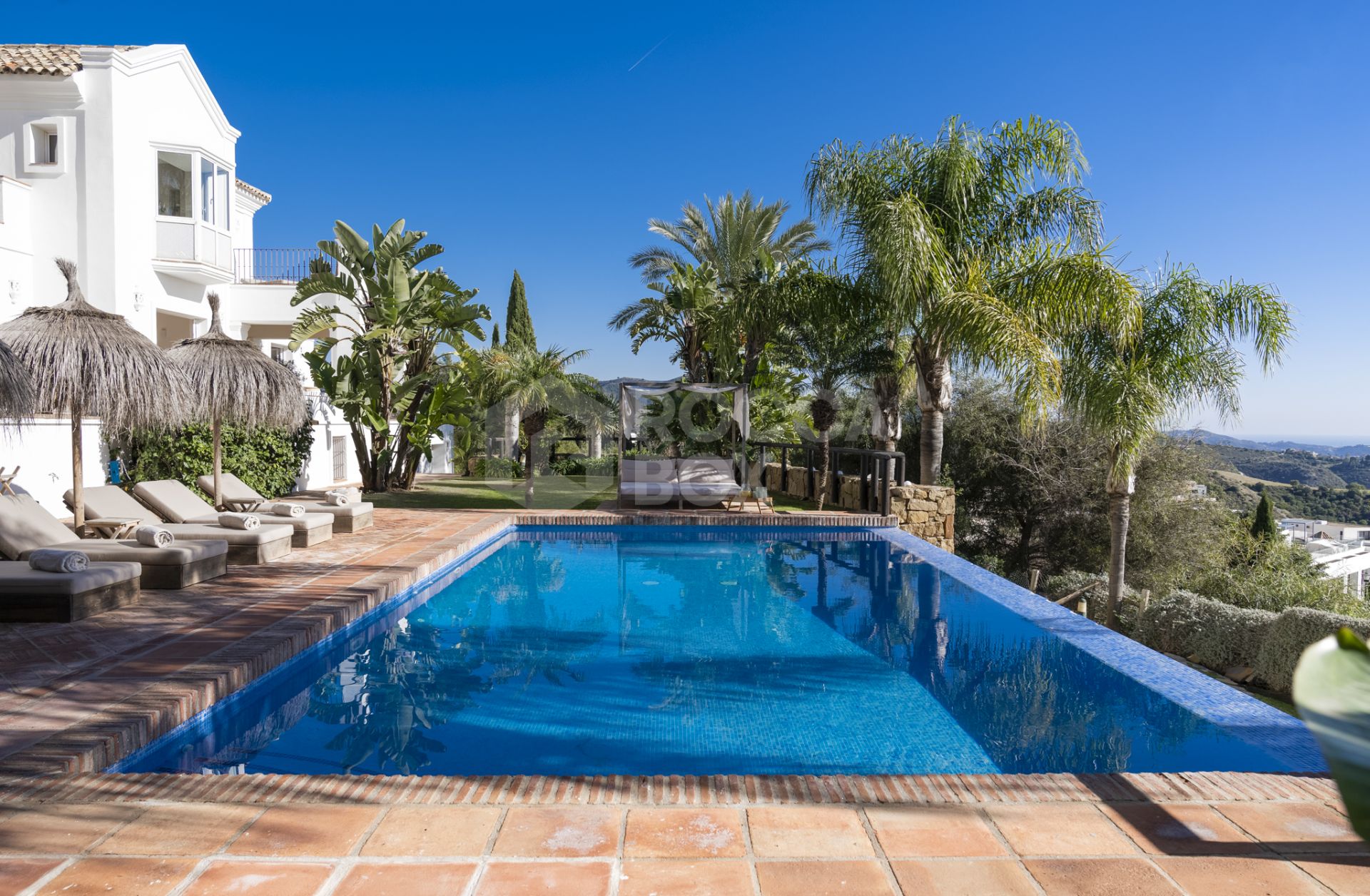 Exquisite Villa with Panoramic Views in Los Monteros Altos