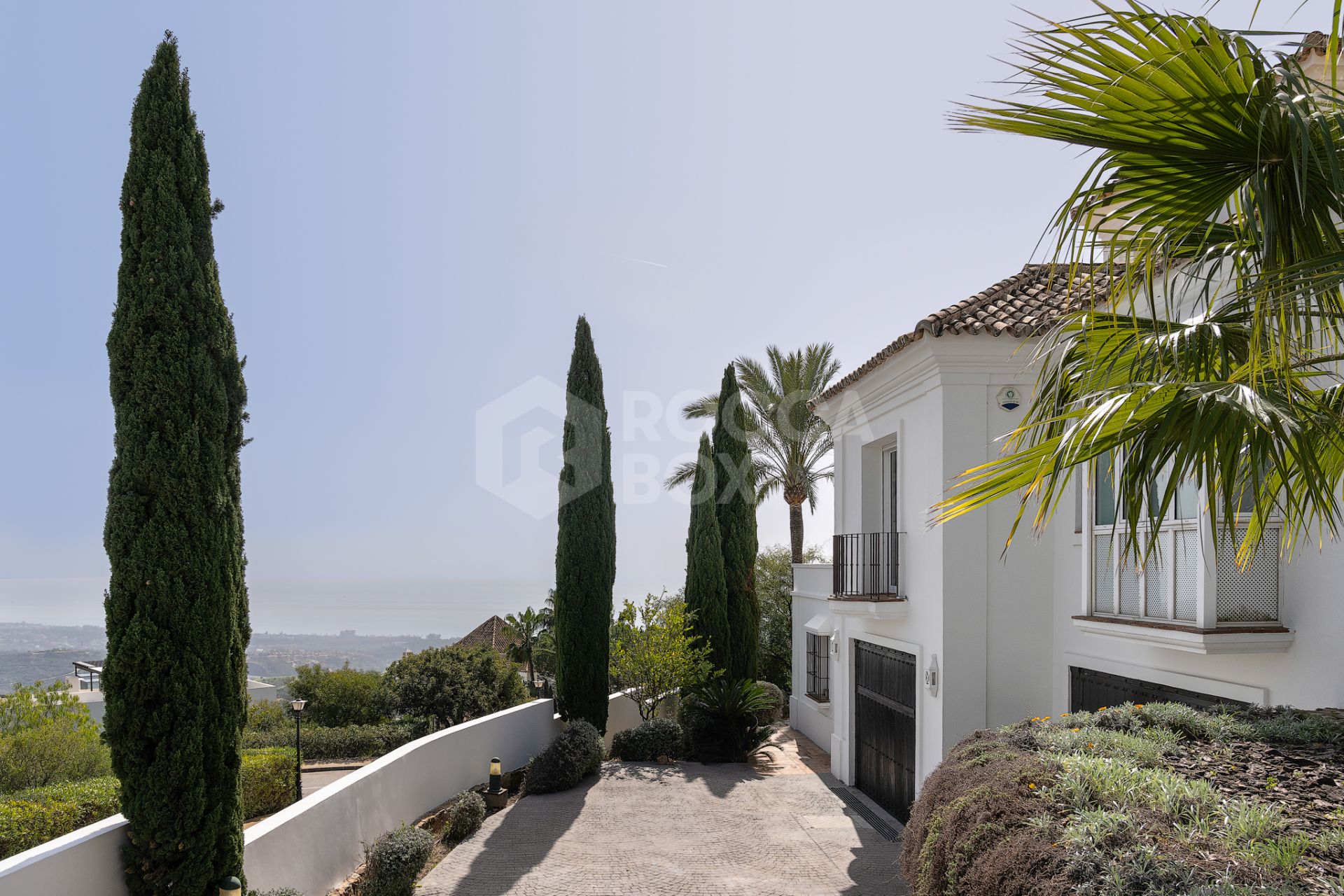 Exquisite Villa with Panoramic Views in Los Monteros Altos