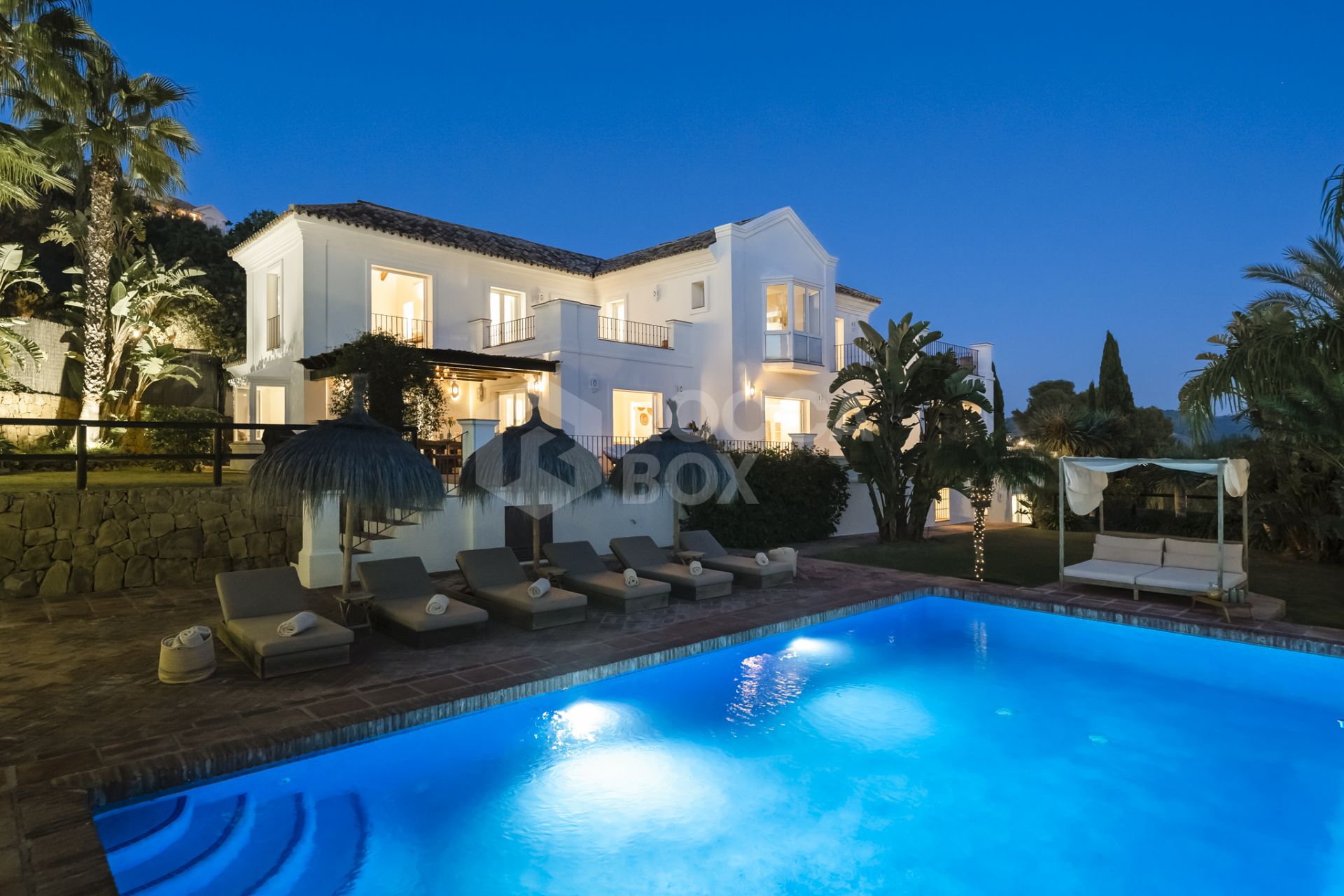 Exquisite Villa with Panoramic Views in Los Monteros Altos