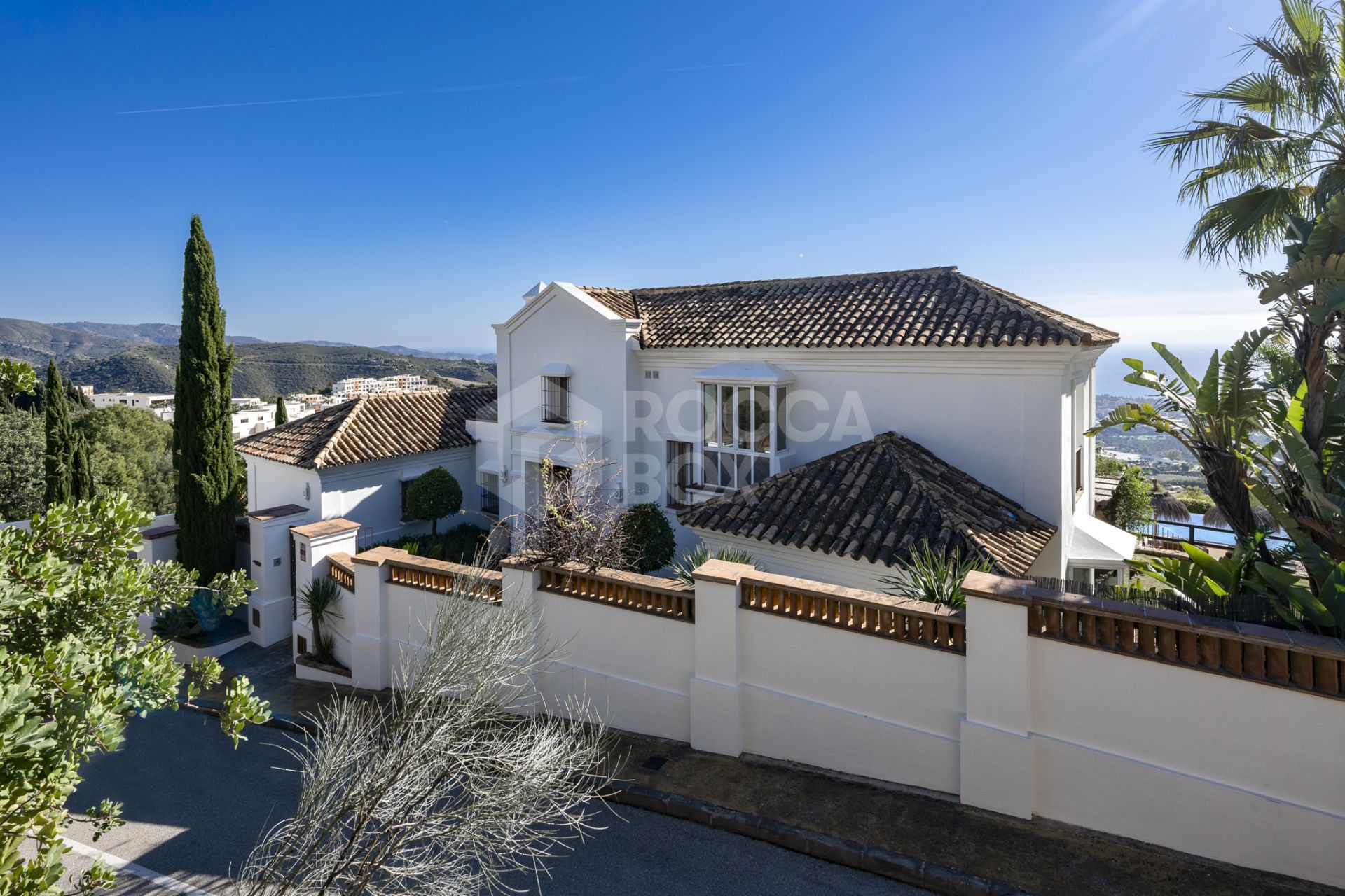 Exquisite Villa with Panoramic Views in Los Monteros Altos