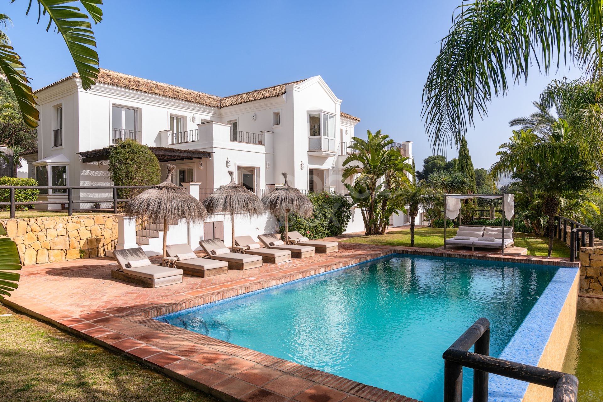 Exquisite Villa with Panoramic Views in Los Monteros Altos