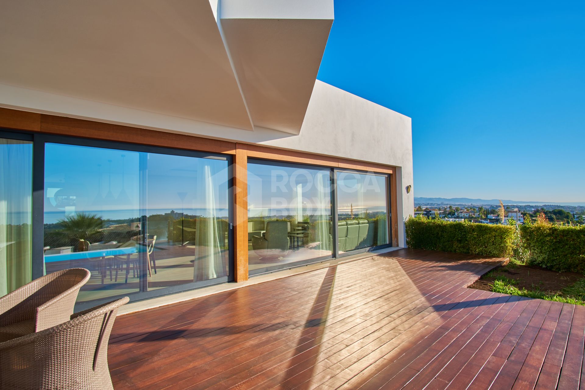 Villa with extraordinary views in Mirador del Paraiso, Benahavis.