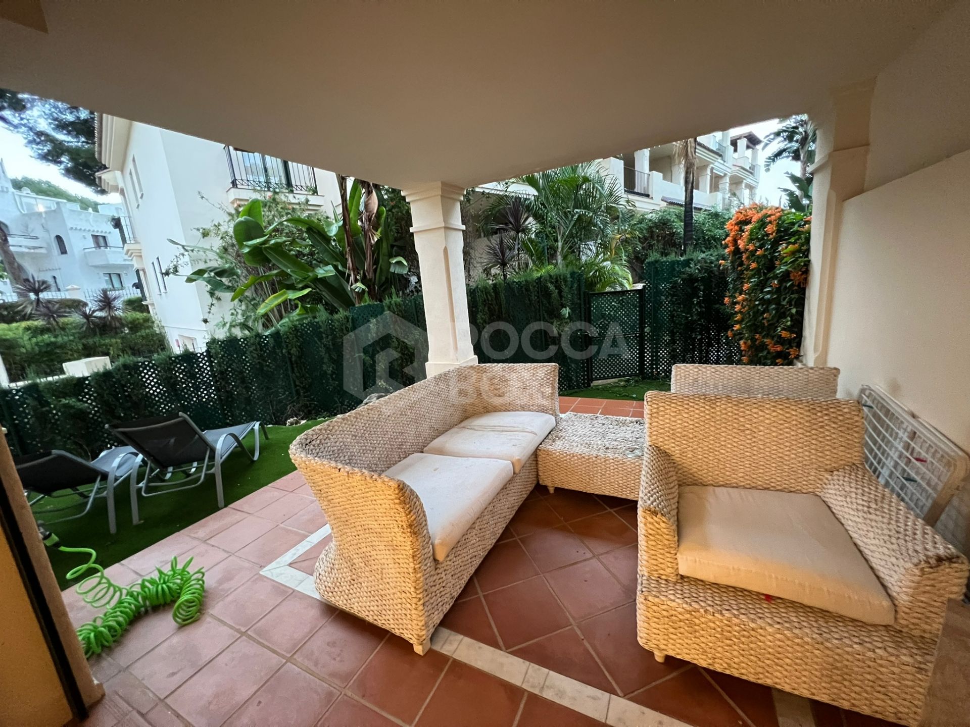 2 beds ground-floor apartment with private terrace
