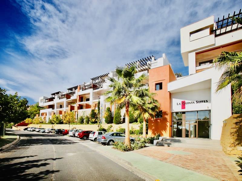 Beautiful south facing, elevated ground floor apartment, located in La Quinta Golf.