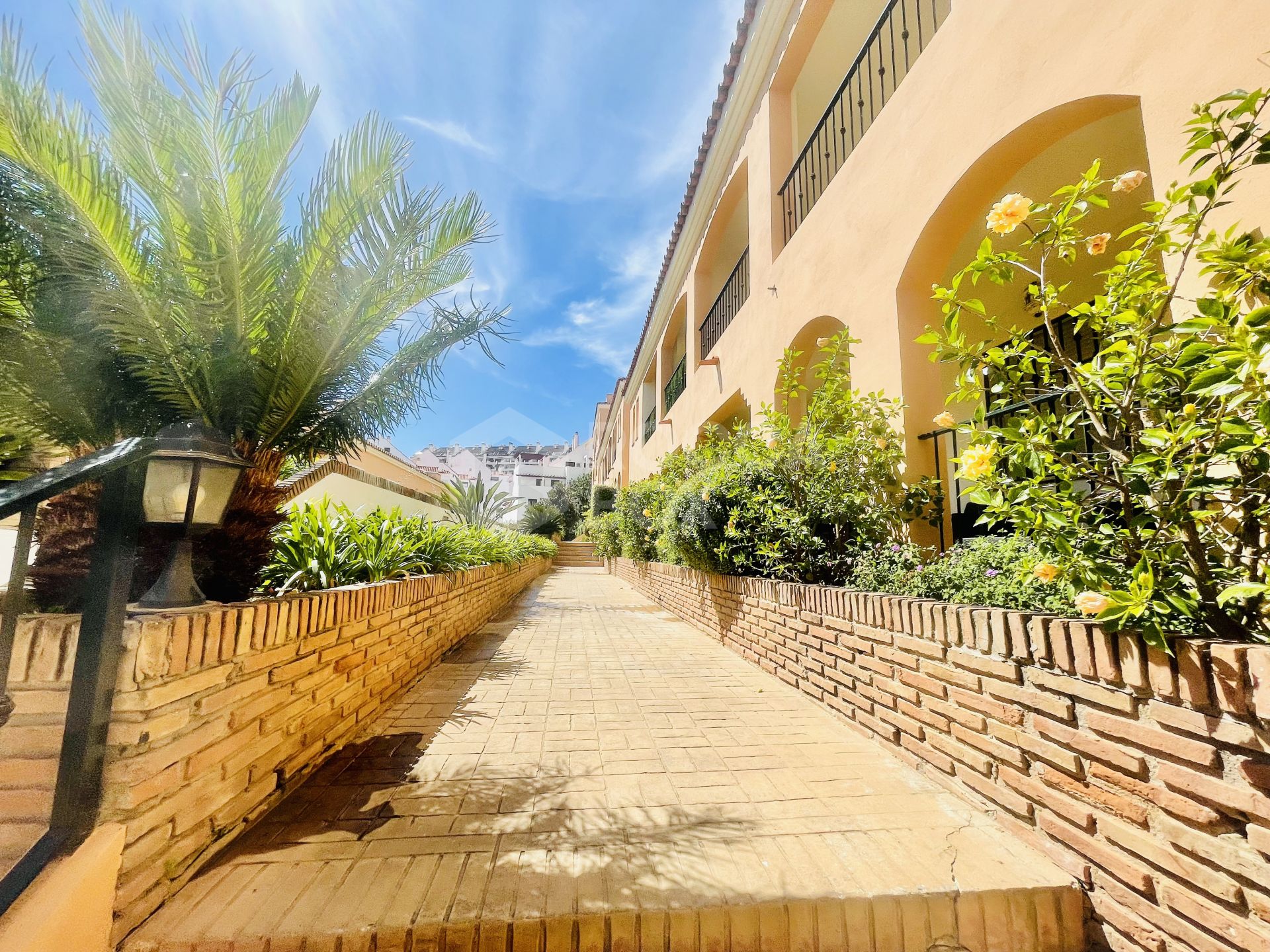 APARTMENT IN MARBELLA WITH WALKING DISTANCE TO PUERTO BANUS