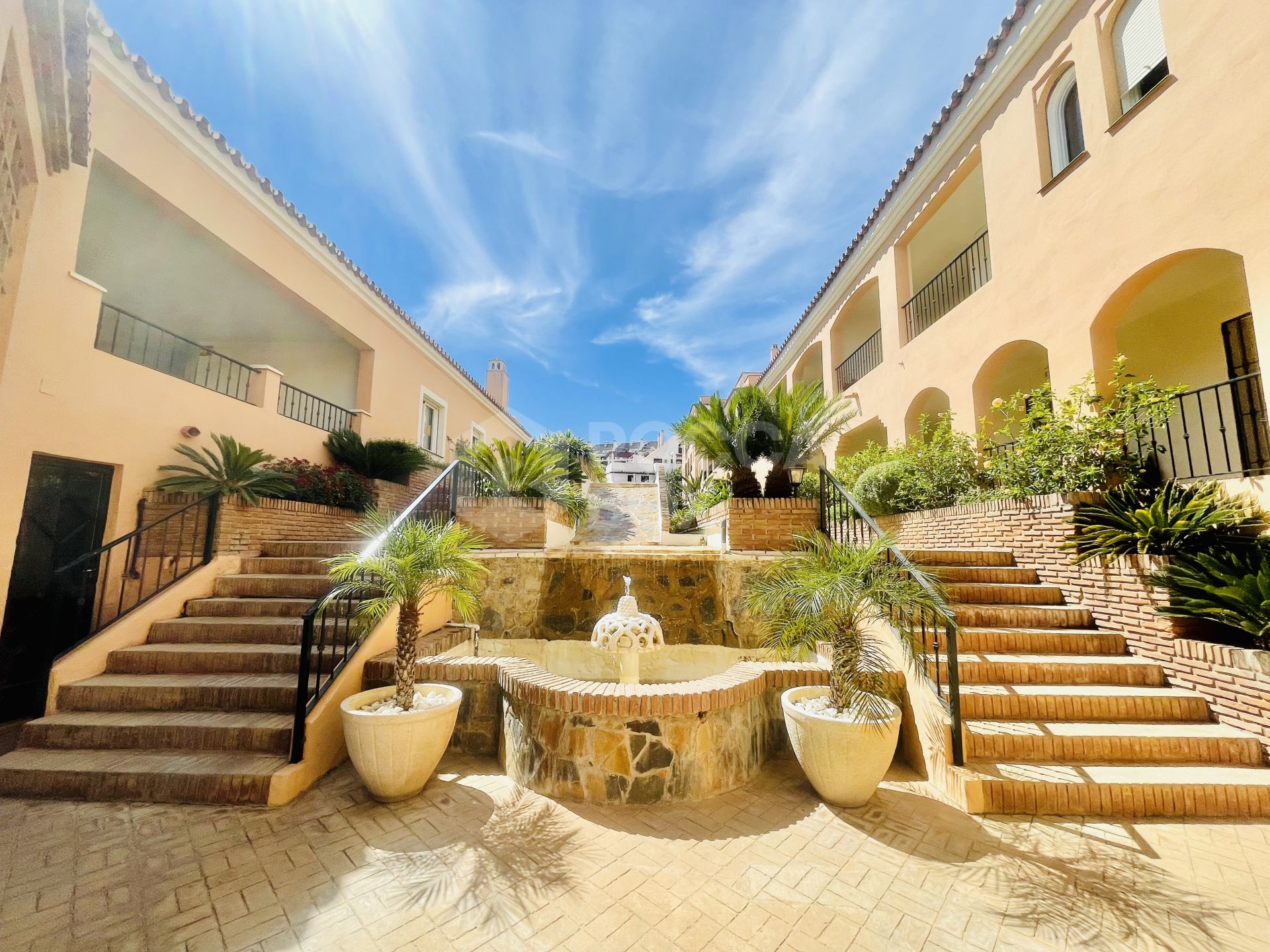 3 BED APARTMENT, WALKING DISTANCE TO CENTRO PLAZA & PUERTO BANUS.