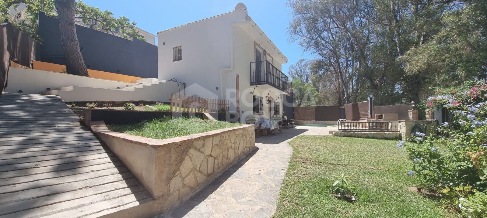 Great opportunity to purchase and renovate your own private villa by the beach in Marbella