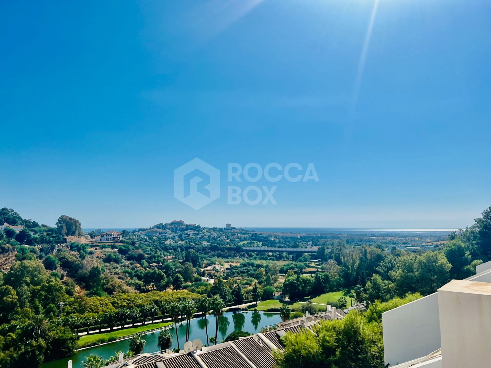 If you are looking for sea and mountain & sea views, this apartment Is the right home for you!