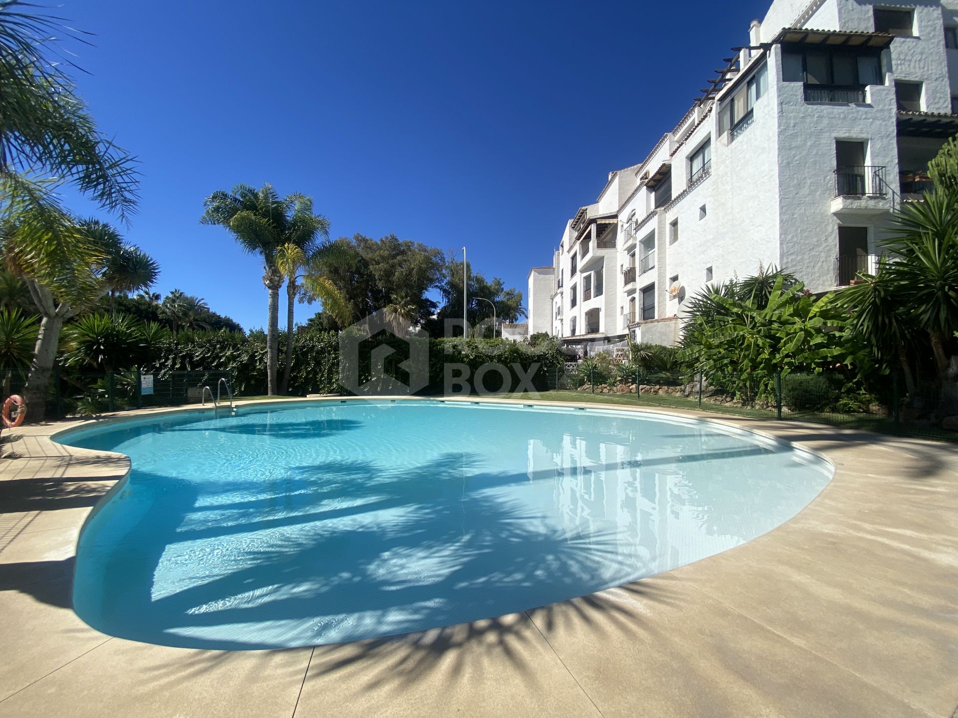 APARTMENT IN THE CENTER OF PUERTO BANÚS