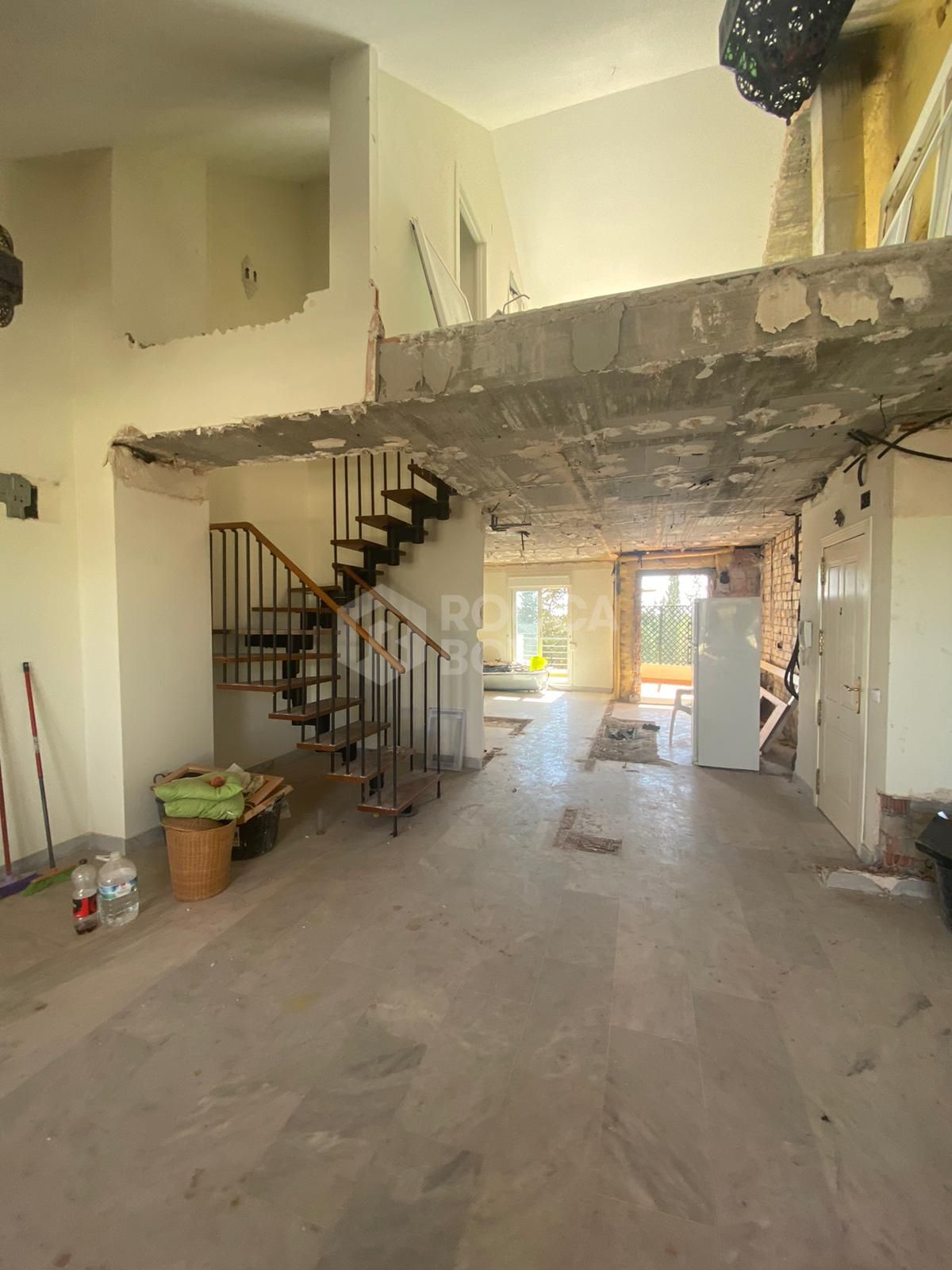 A FANTASTIC OPPORTUNITY TO ACQUIRE A BRAND NEW FULLY RENOVATED DUPLEX PENTHOUSE IN SEÑORIO DE ALOHA.