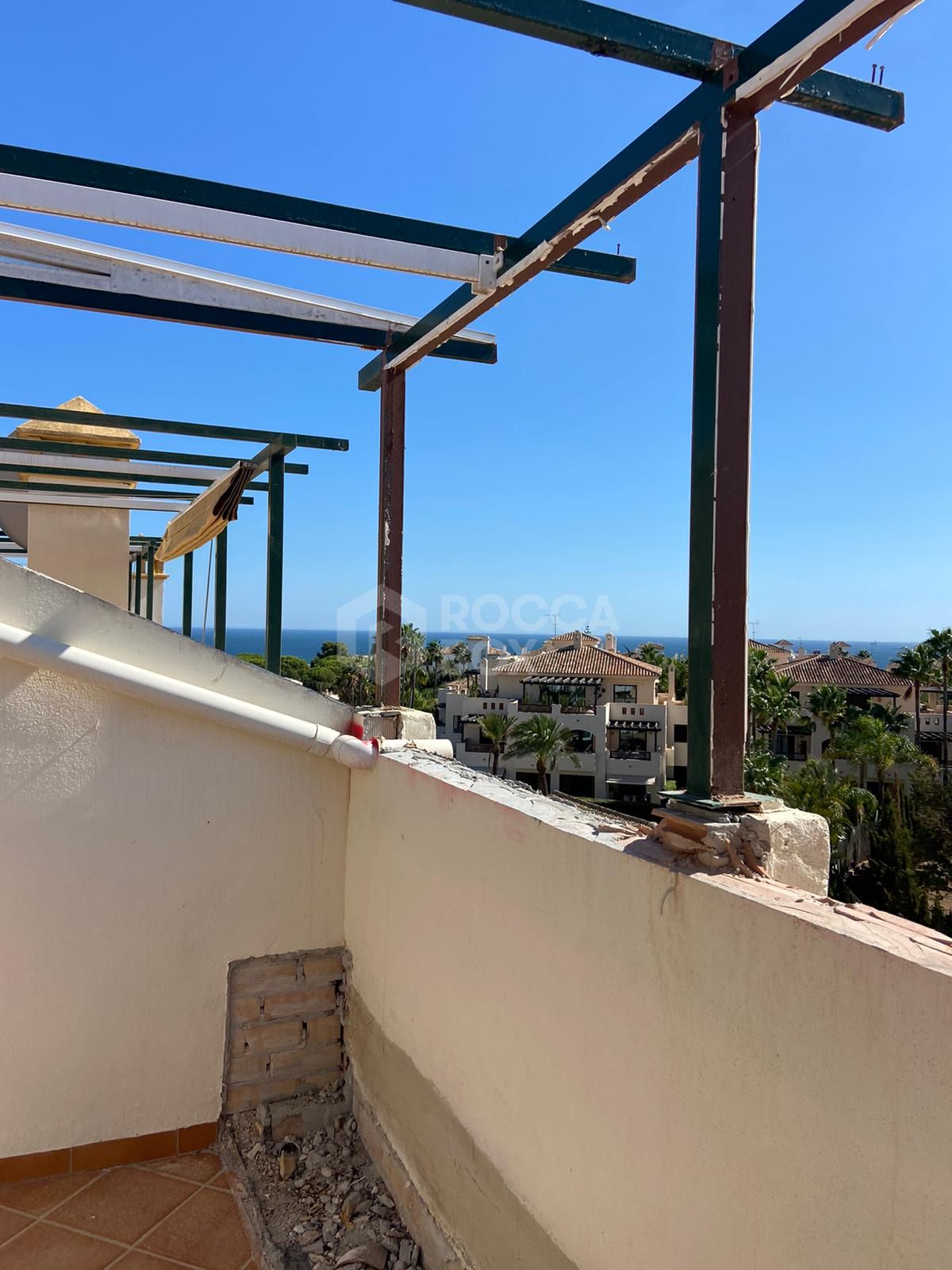 A FANTASTIC OPPORTUNITY TO ACQUIRE A BRAND NEW FULLY RENOVATED DUPLEX PENTHOUSE IN SEÑORIO DE ALOHA.
