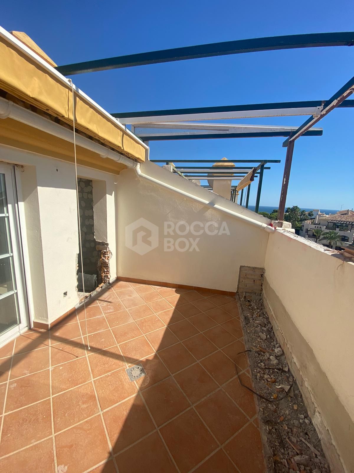 A FANTASTIC OPPORTUNITY TO ACQUIRE A BRAND NEW FULLY RENOVATED DUPLEX PENTHOUSE IN SEÑORIO DE ALOHA.