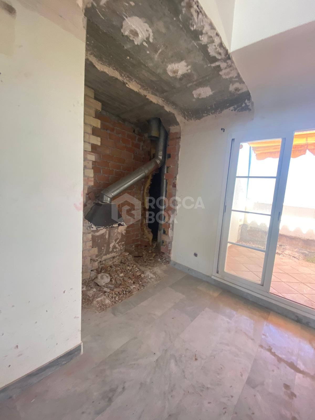 A FANTASTIC OPPORTUNITY TO ACQUIRE A BRAND NEW FULLY RENOVATED DUPLEX PENTHOUSE IN SEÑORIO DE ALOHA.