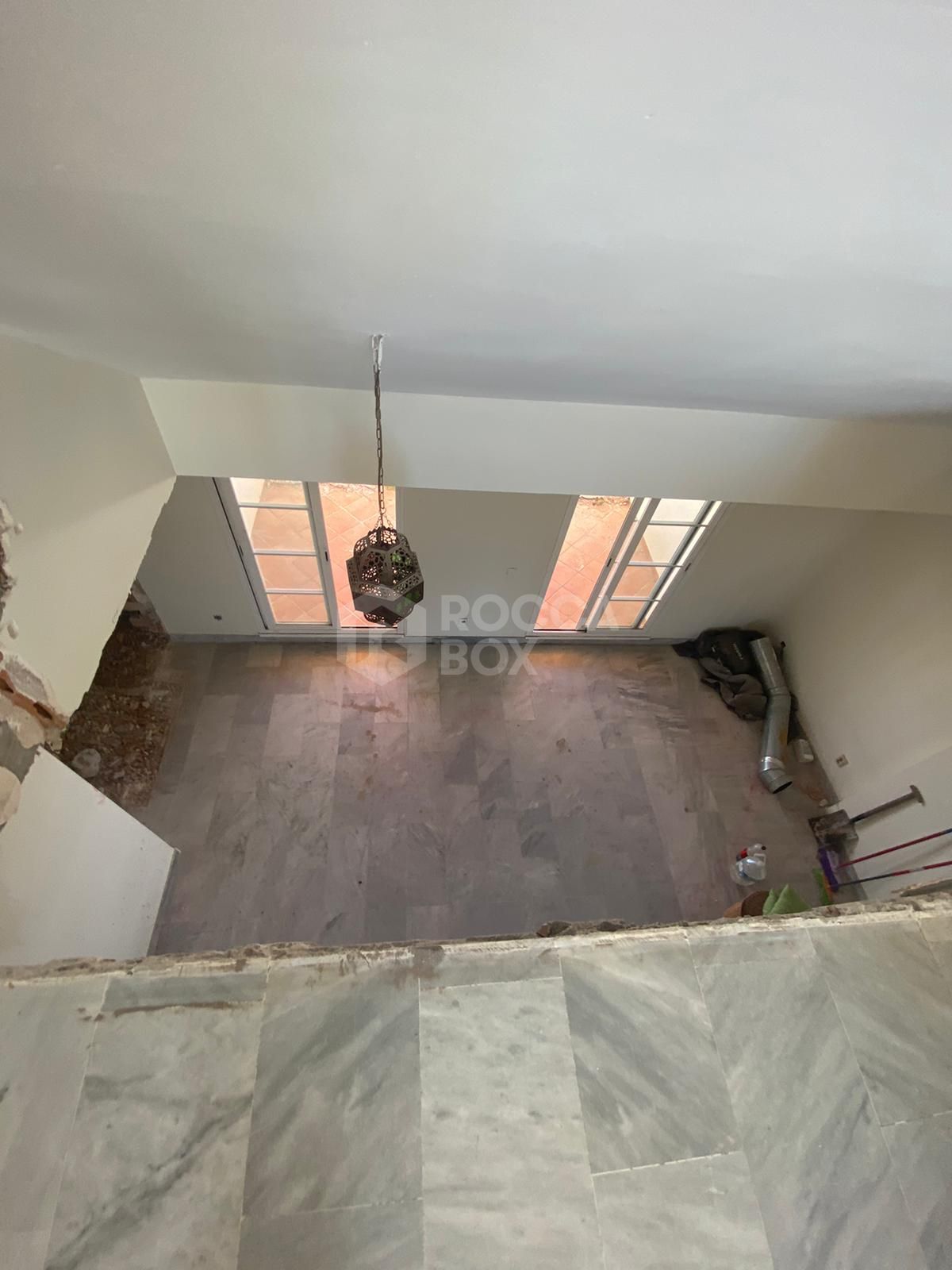A FANTASTIC OPPORTUNITY TO ACQUIRE A BRAND NEW FULLY RENOVATED DUPLEX PENTHOUSE IN SEÑORIO DE ALOHA.