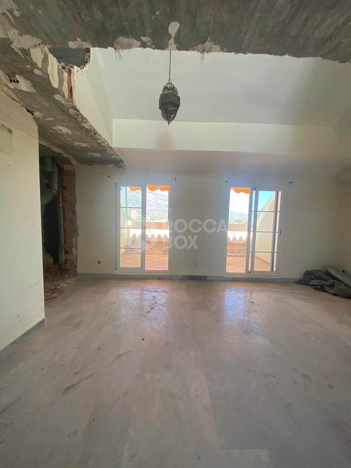 A FANTASTIC OPPORTUNITY TO ACQUIRE A BRAND NEW FULLY RENOVATED DUPLEX PENTHOUSE IN SEÑORIO DE ALOHA.