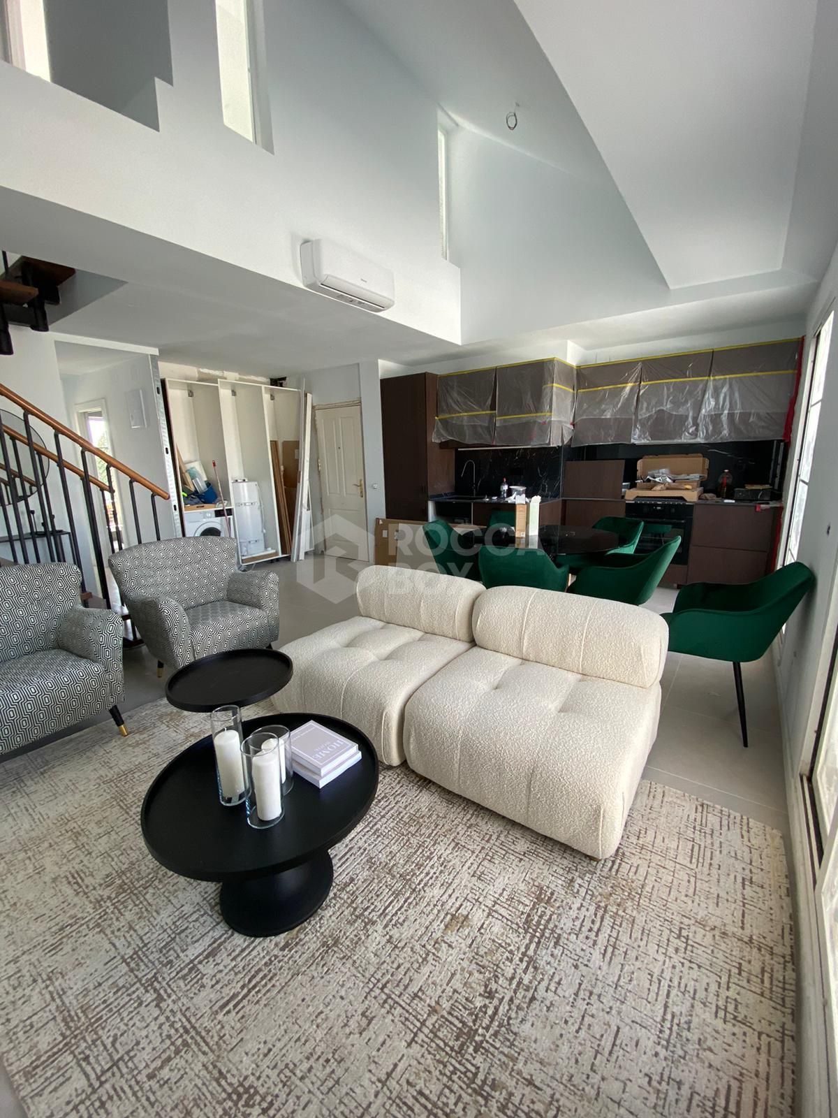 A FANTASTIC OPPORTUNITY TO ACQUIRE A BRAND NEW FULLY RENOVATED DUPLEX PENTHOUSE IN SEÑORIO DE ALOHA.
